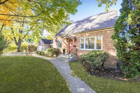 Exterior - 474 E Washington St, Des Plaines, IL 60016 photo 2 of 7