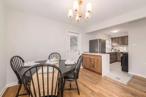 Dining - 474 E Washington St, Des Plaines, IL 60016 photo 2 of 2