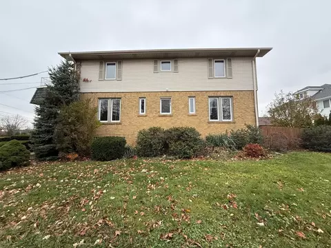 1420 Oakton St, Park Ridge, IL 60068