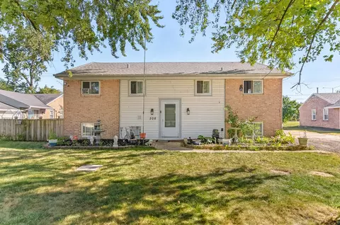 208 S Pinecrest Rd, Bolingbrook, IL 60440