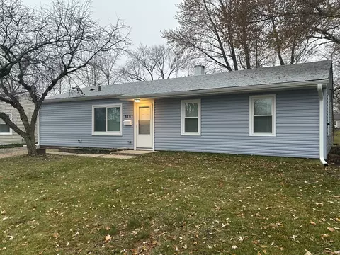 616 Parkside Cir, Streamwood, IL 60107