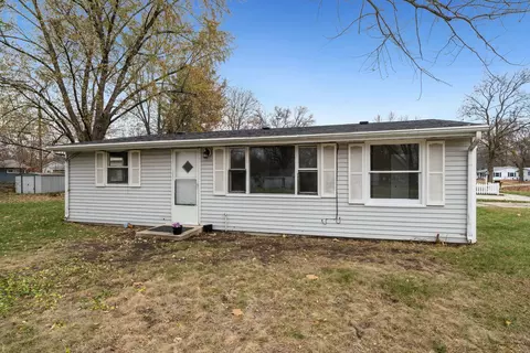 7602 Cadet Rd, Machesney Park, IL 61115