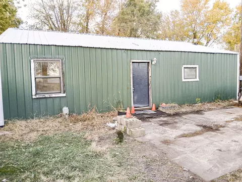 2112 E 2400 North Rd, Watseka, IL 60970