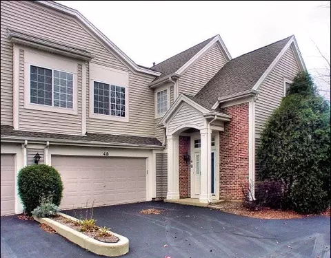 48 W Briarwood Dr, Streamwood, IL 60107
