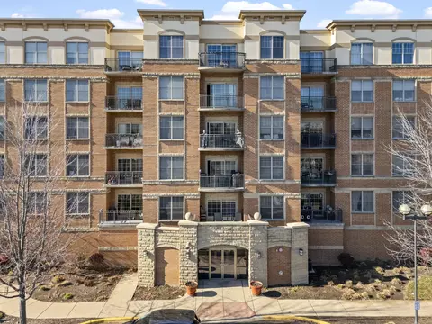9530 Cook Ave #211, Oak Lawn, IL 60453