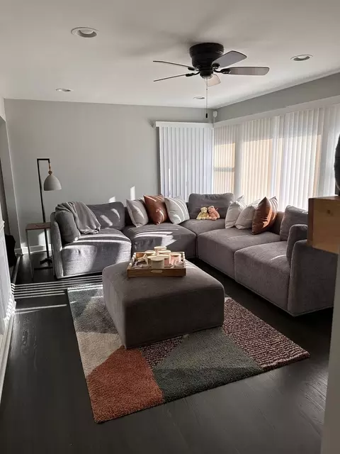 Living - 5820 Park Ave, Berkeley, IL 60163 photo 1 of 3