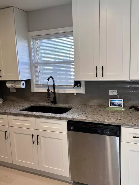 Kitchen - 5820 Park Ave, Berkeley, IL 60163 photo 2 of 2