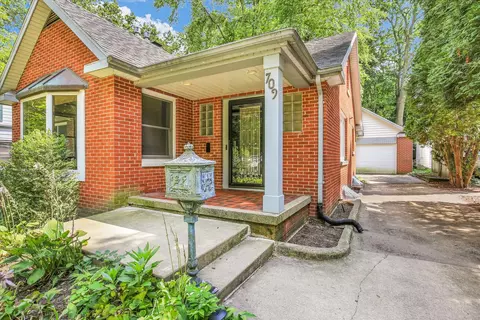709 W Vermont Ave, Urbana, IL 61801