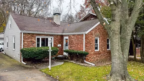 1208 Hillcrest St, Normal, IL 61761 photo 1