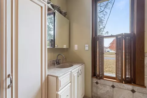 Bath - 302 S Main St, Mansfield, IL 61854 photo 1 of 3