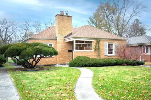 136 S Wisconsin Ave, Villa Park, IL 60181