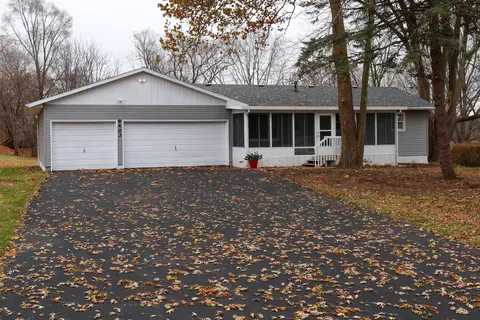 8403 Grange Hall Rd, Garden Prairie, IL 61038