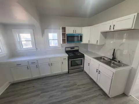 550 5th Ave, Aurora, IL 60505 photo 2
