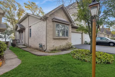 315 Regal Ct, Clarendon Hills, IL 60514