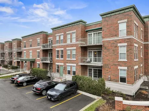 133 W Palatine Rd #108, Palatine, IL 60067