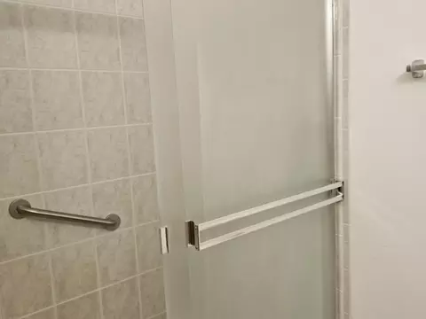 Bath - 21320 W Douglas Ln, Plainfield, IL 60544 photo 2 of 5