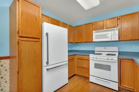 Kitchen - 21230 W Walnut Dr #A, Plainfield, IL 60544 photo 2 of 3