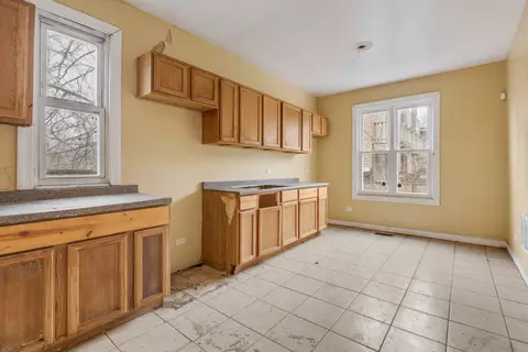 Kitchen - 7356 S Champlain Ave, Chicago, IL 60619 photo 2 of 3