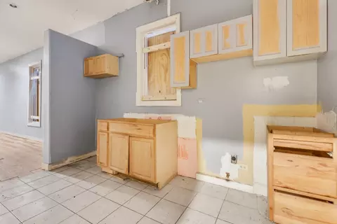 Kitchen - 7356 S Champlain Ave, Chicago, IL 60619 photo 1 of 3