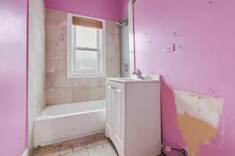 Bath - 7356 S Champlain Ave, Chicago, IL 60619 photo 2 of 2