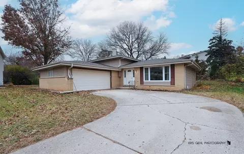 5 S661 Buttonwood Ct, Naperville, IL 60540