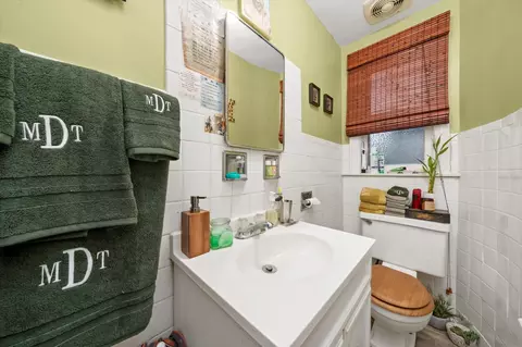 Bath - 11400 S Champlain Ave, Chicago, IL 60628 photo 2 of 3