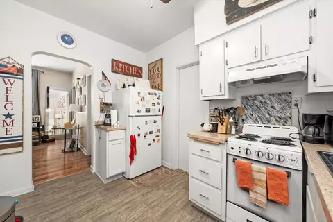Kitchen - 11400 S Champlain Ave, Chicago, IL 60628 photo 6 of 9
