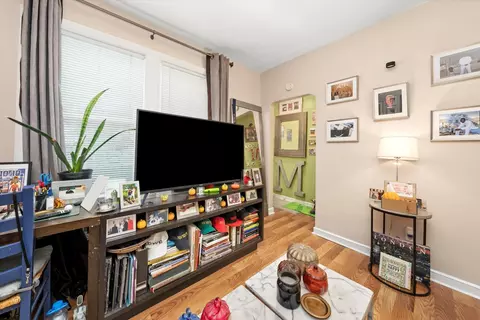 Living - 11400 S Champlain Ave, Chicago, IL 60628 photo 7 of 11