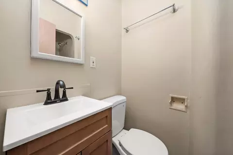 Bath - 11400 S Champlain Ave, Chicago, IL 60628 photo 1 of 3