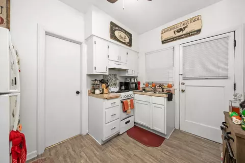 Kitchen - 11400 S Champlain Ave, Chicago, IL 60628 photo 5 of 9