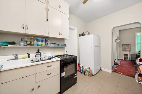 Kitchen - 11400 S Champlain Ave, Chicago, IL 60628 photo 8 of 9