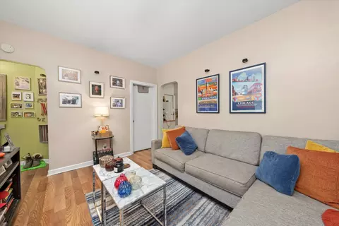 Living - 11400 S Champlain Ave, Chicago, IL 60628 photo 8 of 11