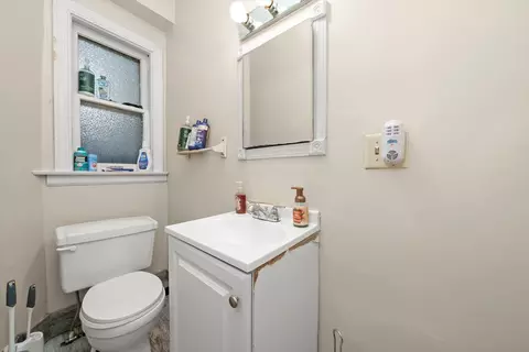 Bath - 11400 S Champlain Ave, Chicago, IL 60628 photo 3 of 3