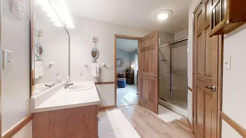 Bath - 47 Springchester, Mattoon, IL 61938 photo 2 of 3