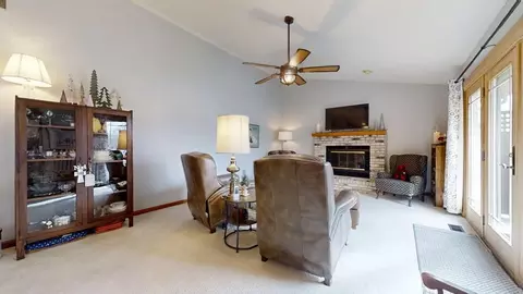 Living - 47 Springchester, Mattoon, IL 61938 photo 4 of 7