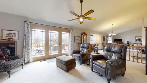 Living - 47 Springchester, Mattoon, IL 61938 photo 6 of 7