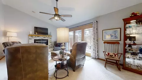 Living - 47 Springchester, Mattoon, IL 61938 photo 5 of 7