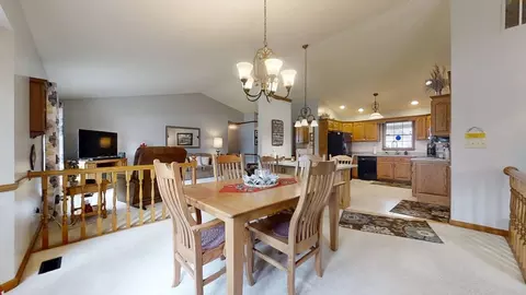 Dining - 47 Springchester, Mattoon, IL 61938 photo 3 of 4