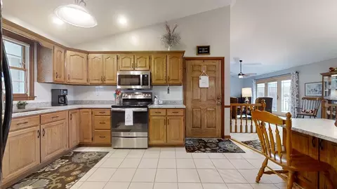 Kitchen - 47 Springchester, Mattoon, IL 61938 photo 2 of 2