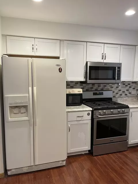 Kitchen - 14920 Wentworth Ave, Dolton, IL 60419 photo 2 of 3
