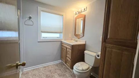 Bath - 14920 Wentworth Ave, Dolton, IL 60419 photo 3 of 6