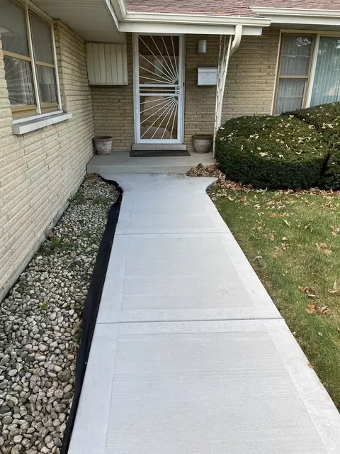 Exterior - 14920 Wentworth Ave, Dolton, IL 60419 photo 1 of 5