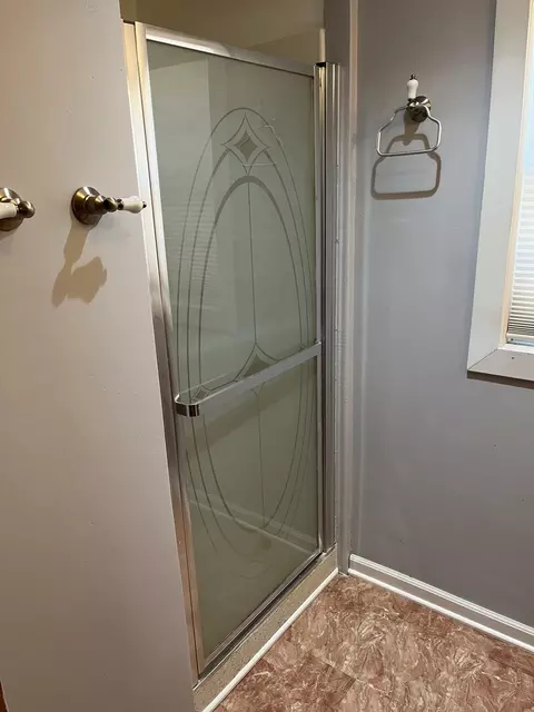 Bath - 14920 Wentworth Ave, Dolton, IL 60419 photo 1 of 6