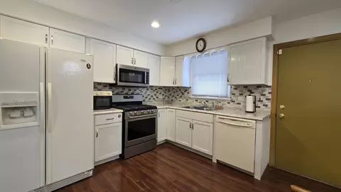 Kitchen - 14920 Wentworth Ave, Dolton, IL 60419 photo 3 of 3