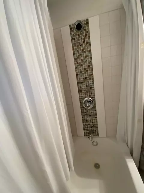 Bath - 14920 Wentworth Ave, Dolton, IL 60419 photo 5 of 6
