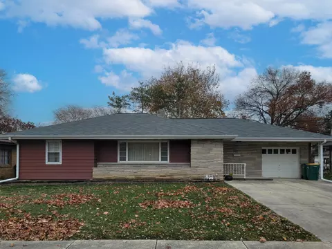 1108 Plaza Dr, Joliet, IL 60435