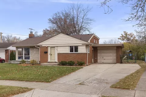 402 E Huntington Ln, Elmhurst, IL 60126