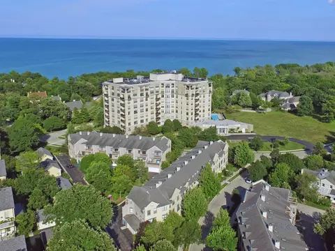 3535 Patten Rd #6E, Highland Park, IL 60035