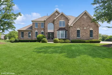 85 Tournament Dr, Hawthorn Woods, IL 60047
