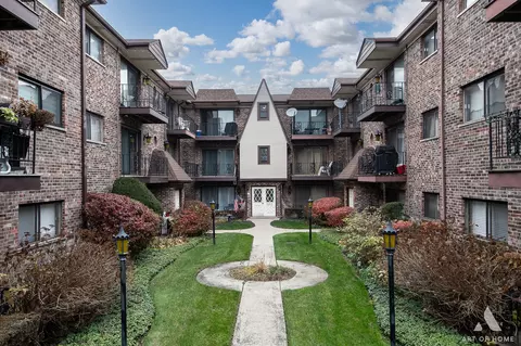 6453 N Northwest Hwy #2C, Chicago, IL 60631